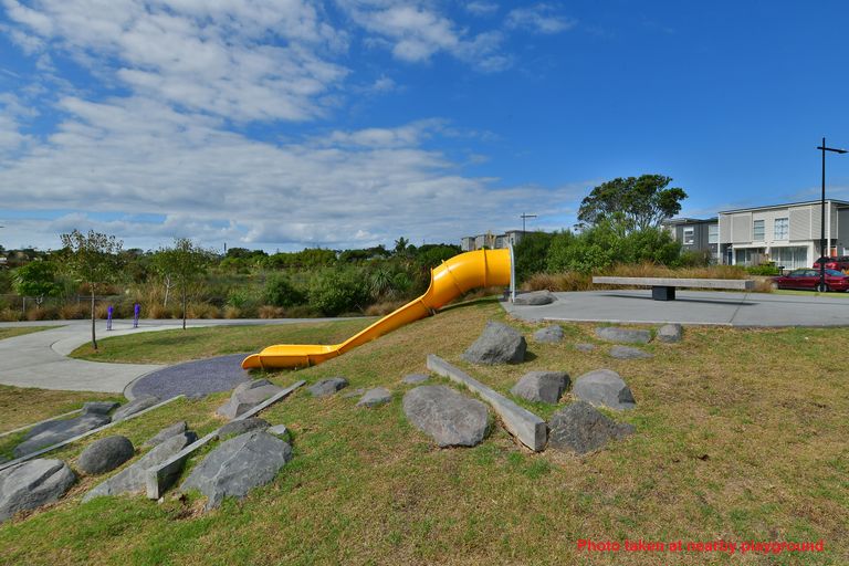 Photo of property in 2 Couldrey Crescent, Red Beach, 0932