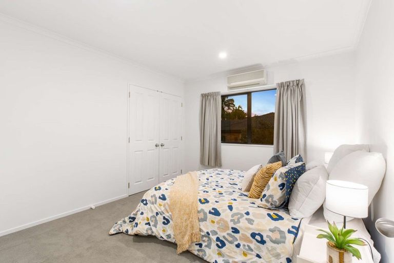 Photo of property in 9 Ambassador Glade, Orewa, 0931