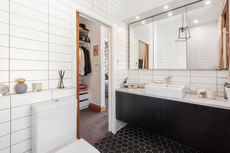 Photo of property in 68 Brougham Street, Mount Victoria, Wellington, 6011