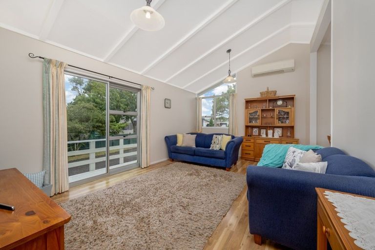 Photo of property in 4 Tangelo Place, Bucklands Beach, Auckland, 2012