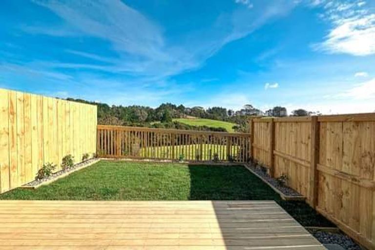 Photo of property in 65 Biokovo Street, Massey, Auckland, 0614