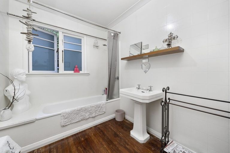 Photo of property in 16 Falla Street, Paraparaumu Beach, Paraparaumu, 5032