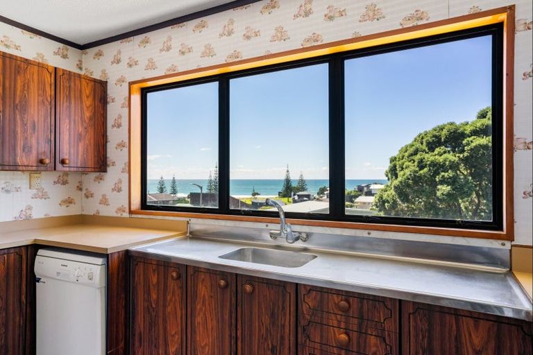 Photo of property in 101 Titiro Place, Onemana, Whangamata, 3691