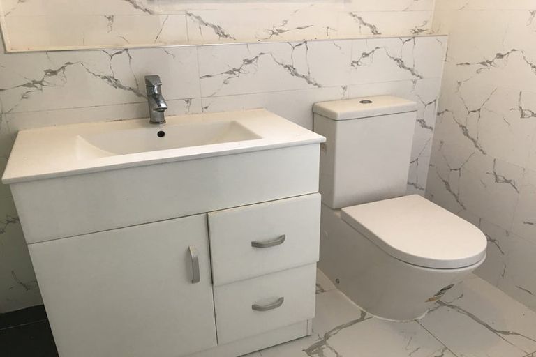 Photo of property in 1/44 Roberts Road, Glenfield, Auckland, 0629