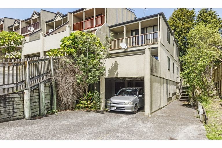 Photo of property in 1/7 Pannill Place, Oteha, Auckland, 0632