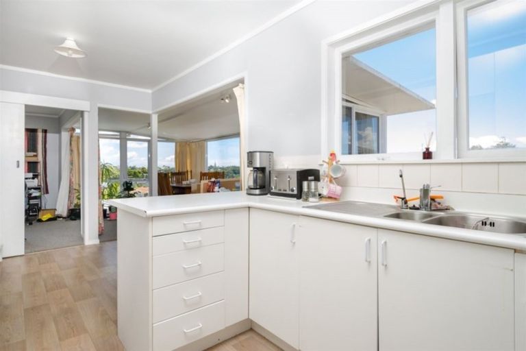 Photo of property in 73 Waimumu Road, Massey, Auckland, 0614