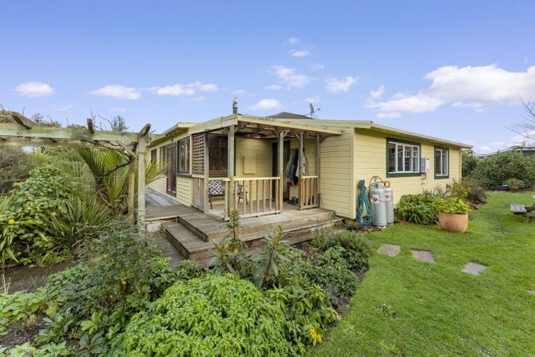 Photo of property in 36 Muhunoa Road West, Ohau, Levin, 5570
