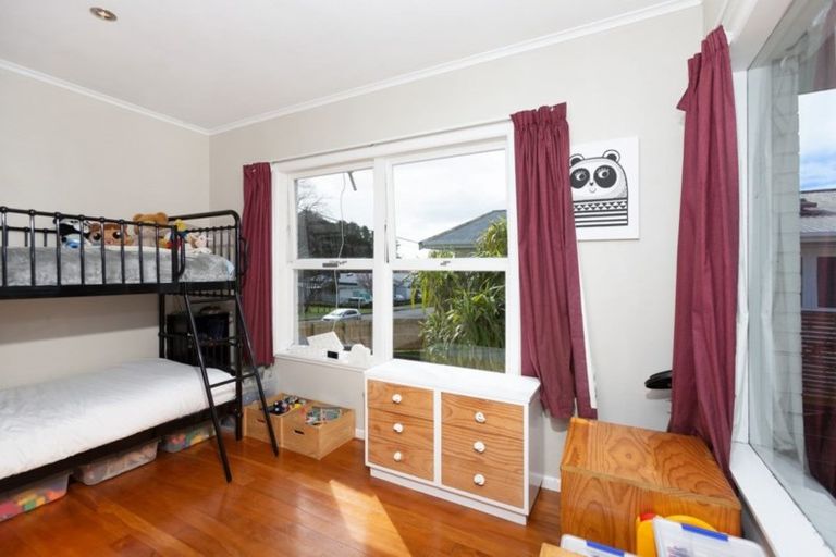 Photo of property in 1/34 Ocean View Road, Northcote, Auckland, 0627