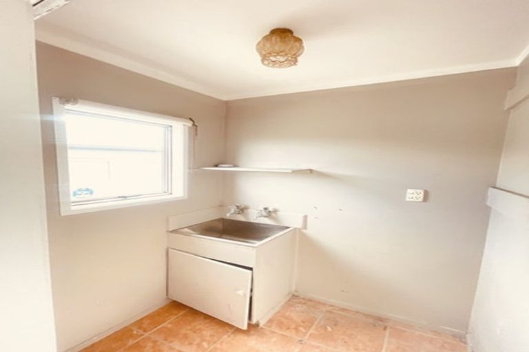 Photo of property in 16b Cedar Heights Avenue, Massey, Auckland, 0614