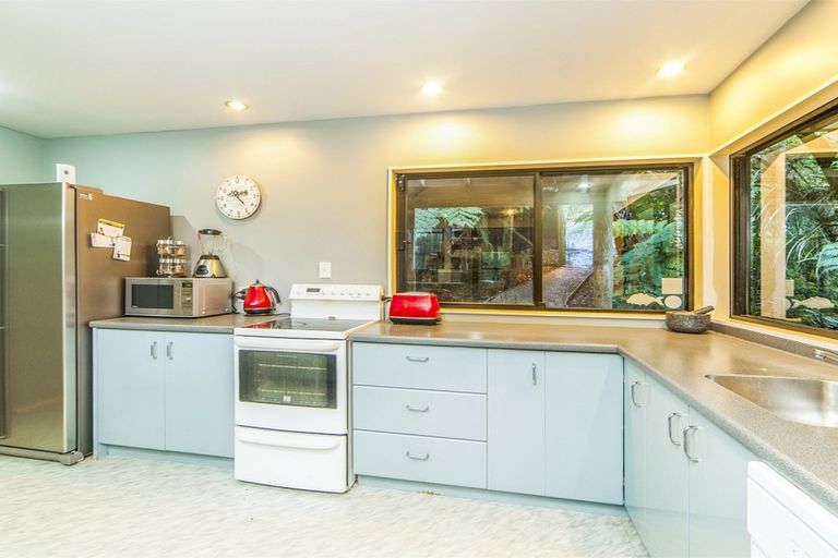 Photo of property in 25 Victory Road, Laingholm, Auckland, 0604