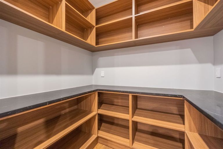 Photo of property in 17 Mcindoe Road, Kumeu, 0810