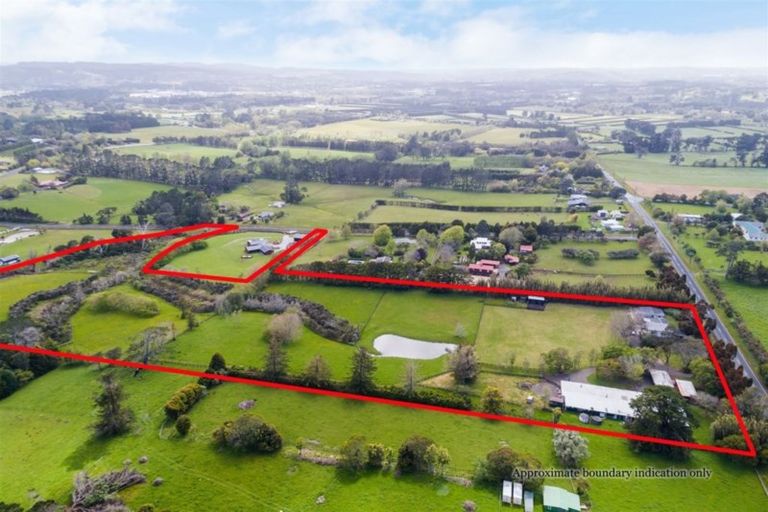 Photo of property in 32 Hanham Road, Kumeu, 0891