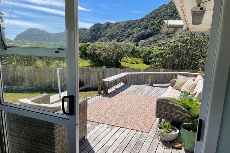 Photo of property in 34 North Piha Road, Piha, New Lynn, 0772