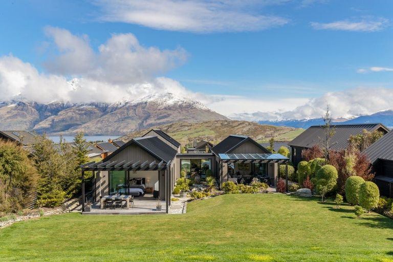 Photo of property in 33 Hackett Road, Jacks Point, Queenstown, 9371