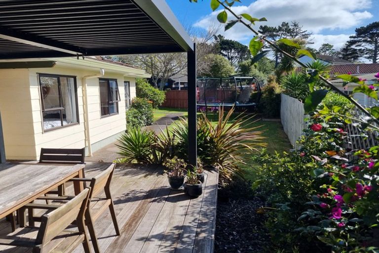 Photo of property in 15 Oakmont Place, Wattle Downs, Auckland, 2103