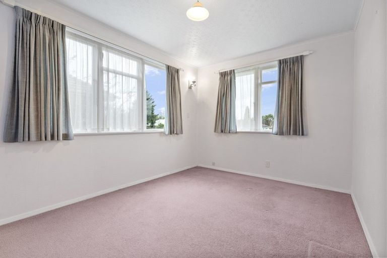 Photo of property in 27 Ashford Avenue, Hokowhitu, Palmerston North, 4410