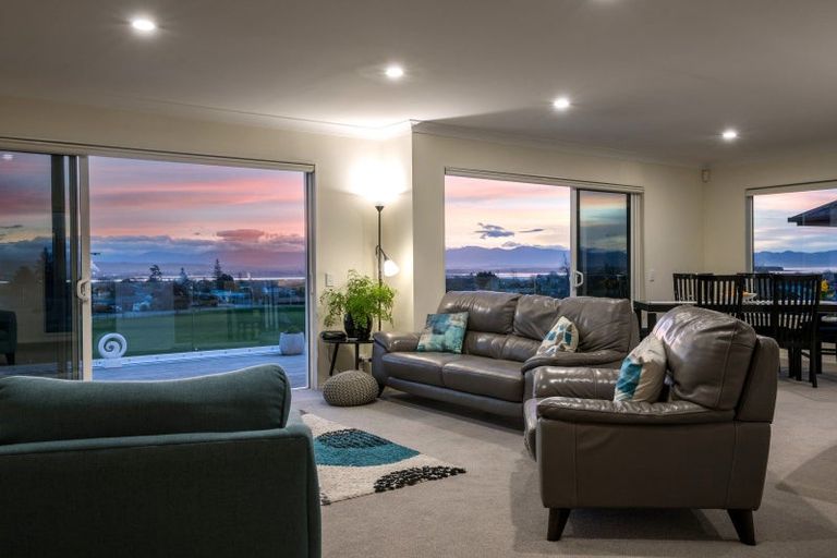 Photo of property in 12 Wiltshire Place, Stoke, Nelson, 7011