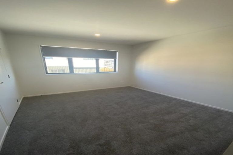 Photo of property in 2/39 Renata Crescent, Te Atatu Peninsula, Auckland, 0610