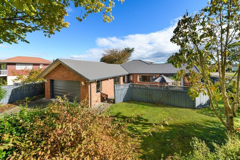 Photo of property in 12 Mana Place, Awapuni, Palmerston North, 4412