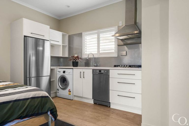 Photo of property in 48 Pitau Road, Mount Maunganui, 3116