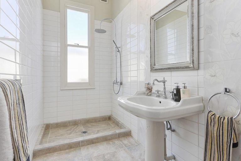 Photo of property in 60 Princes Street, Northcote Point, Auckland, 0627