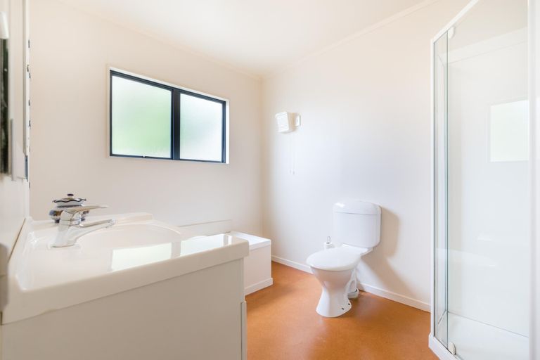 Photo of property in 3/32 Hand Road, Helensville, 0800