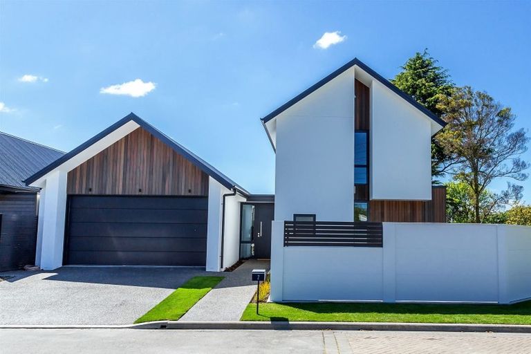 Photo of property in 2 Henridge Place, Avonhead, Christchurch, 8042