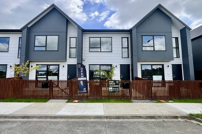 Photo of property in 9 Resnik Crescent, Kumeu, 0810