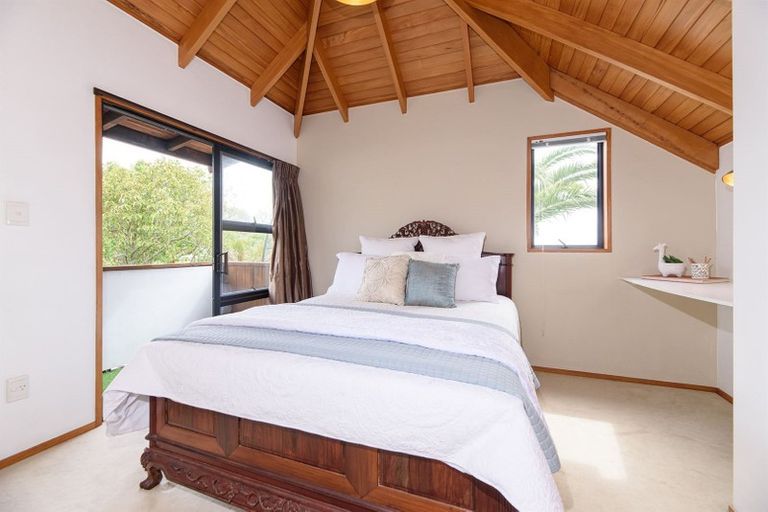 Photo of property in 16 Braemar Road, Castor Bay, Auckland, 0620