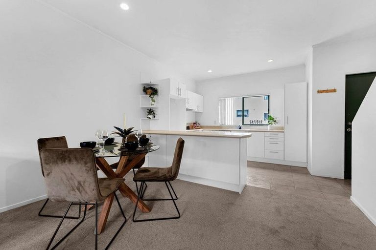 Photo of property in 12 Vitex Lane, Henderson, Auckland, 0612