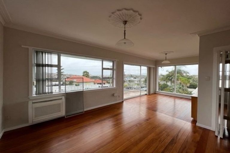 Photo of property in 12 Quebec Road, Milford, Auckland, 0620