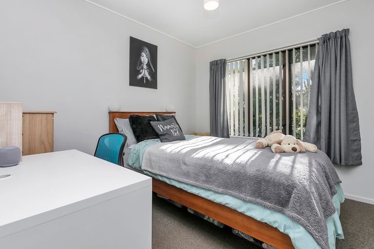 Photo of property in 1143 Scenic Drive North, Swanson, Auckland, 0816