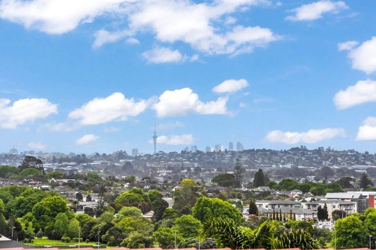 Photo of property in 35 Mccahill Views, Botany Downs, Auckland, 2010