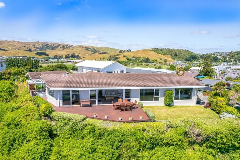 Photo of property in 11 Motuhara Road, Plimmerton, Porirua, 5026