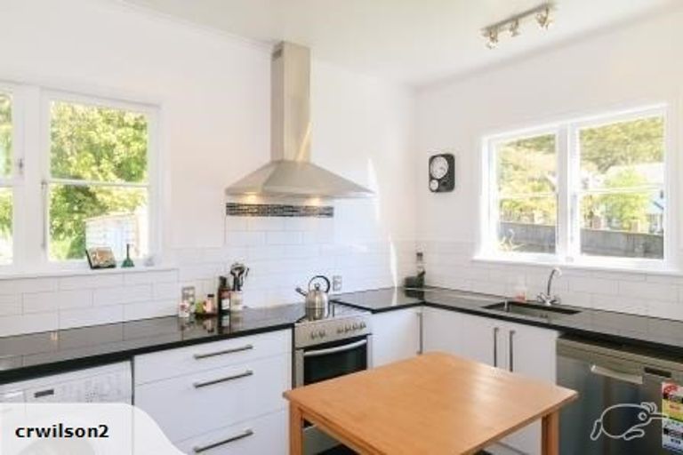 Photo of property in 84 Norton Park Grove, Waterloo, Lower Hutt, 5011