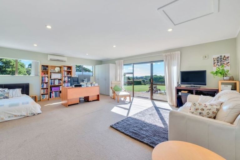 Photo of property in 60 Kaipara Road, Papakura, 2582