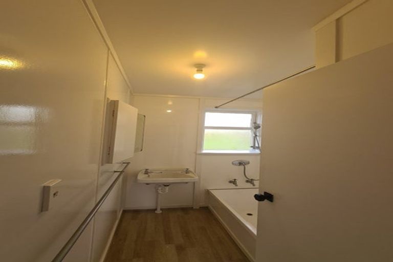 Photo of property in 35 Bedford Street, Cannons Creek, Porirua, 5024