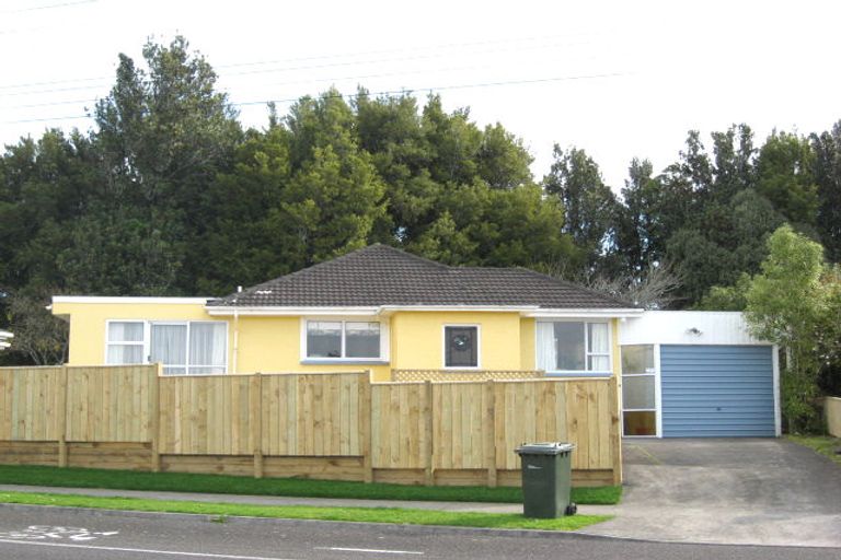 Photo of property in 392 Mangorei Road, Merrilands, New Plymouth, 4312