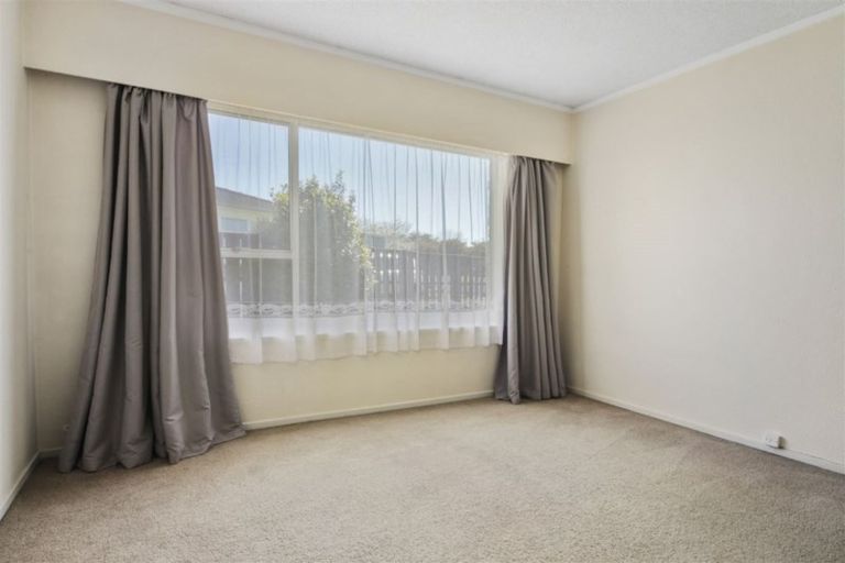 Photo of property in 2/15 Meadowcourt Drive, Manukau, Auckland, 2025