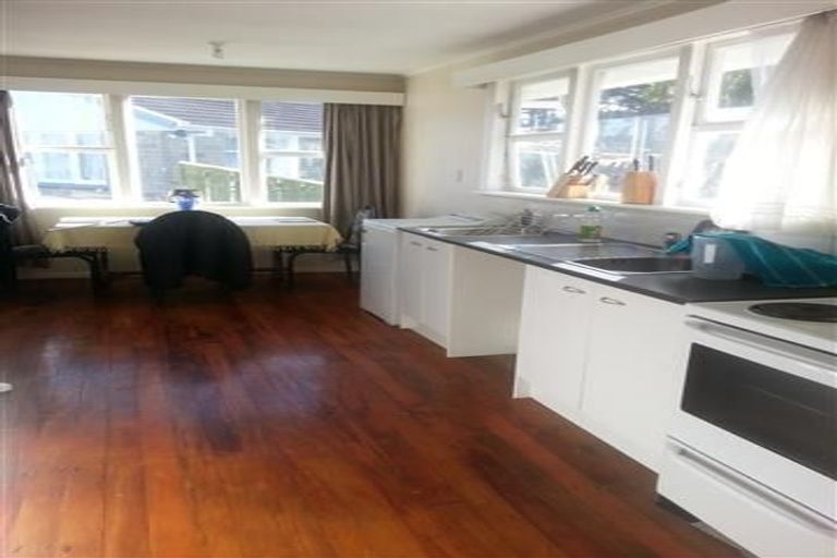 Photo of property in 28 Bellona Place, Cannons Creek, Porirua, 5024
