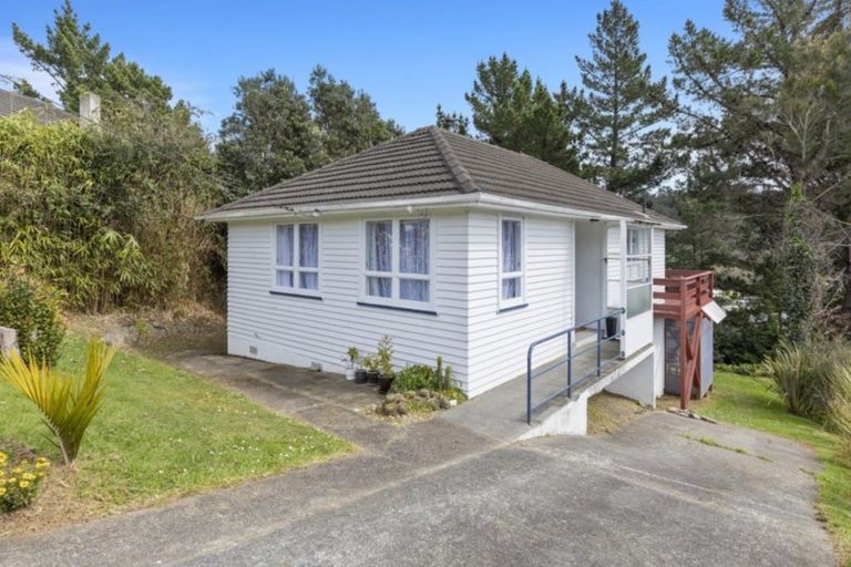 Photo of property in 11 Amundsen Grove, Stokes Valley, Lower Hutt, 5019