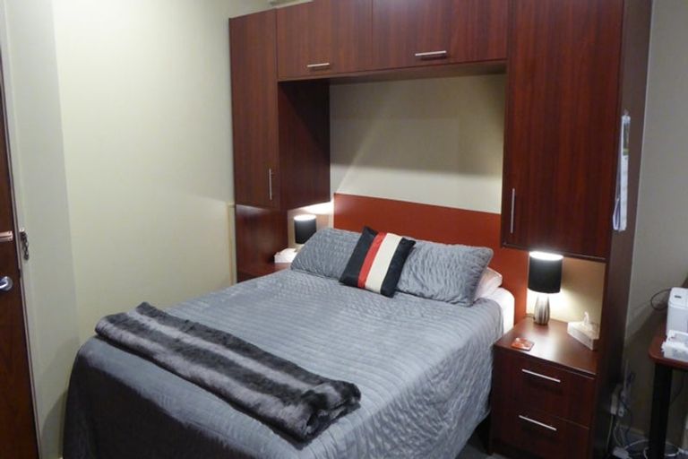 Photo of property in Atrium Apartments, 2l/154 The Terrace, Wellington Central, Wellington, 6011