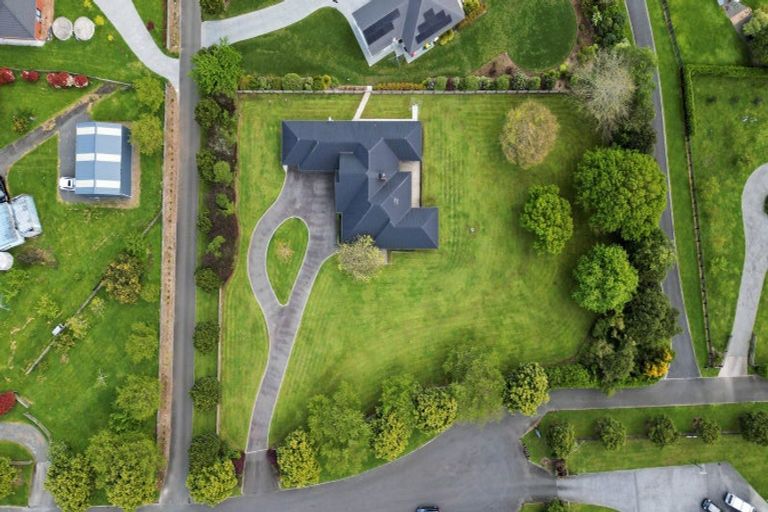 Photo of property in 10 East Ridge Grove, Newstead, Hamilton, 3286