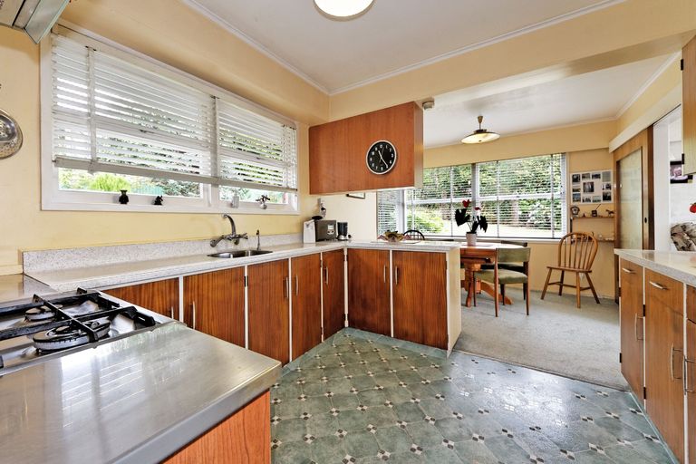 Photo of property in 2 Hilling Street, Titirangi, Auckland, 0604