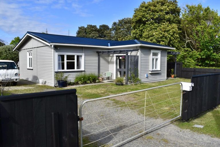 Photo of property in 27 Toi Street, Otaki Beach, Otaki, 5512