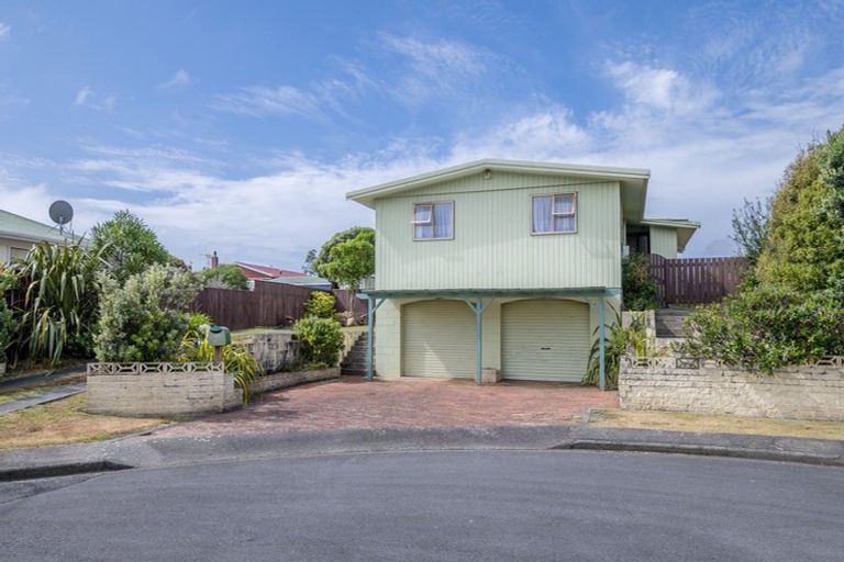 Photo of property in 8 O'rourke Place, Otaki Beach, Otaki, 5512