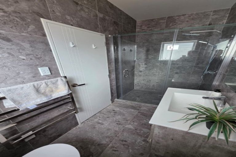 Photo of property in 7 Vinistra Road, Kumeu, 0810