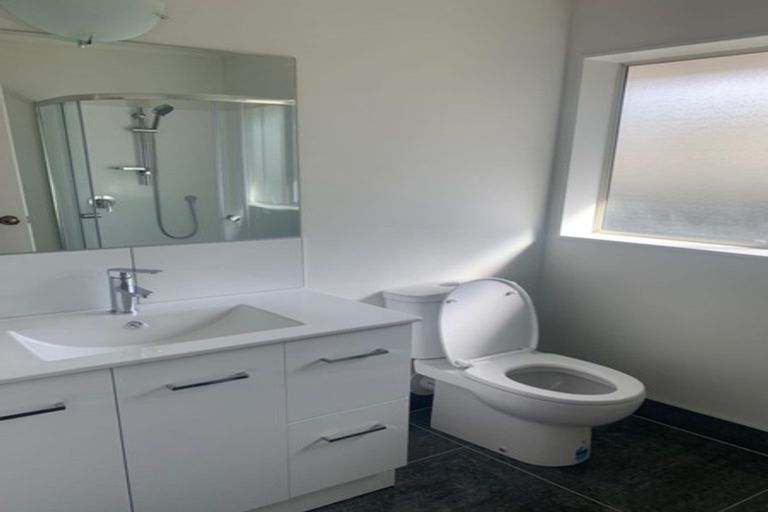 Photo of property in 28 Pukatea Avenue, Albany, Auckland, 0632