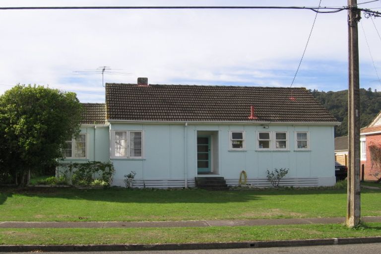 Photo of property in 6 Gillespie Street, Taita, Lower Hutt, 5011