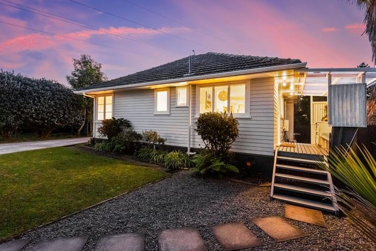 Photo of property in 9 Devon Street, Te Atatu South, Auckland, 0610